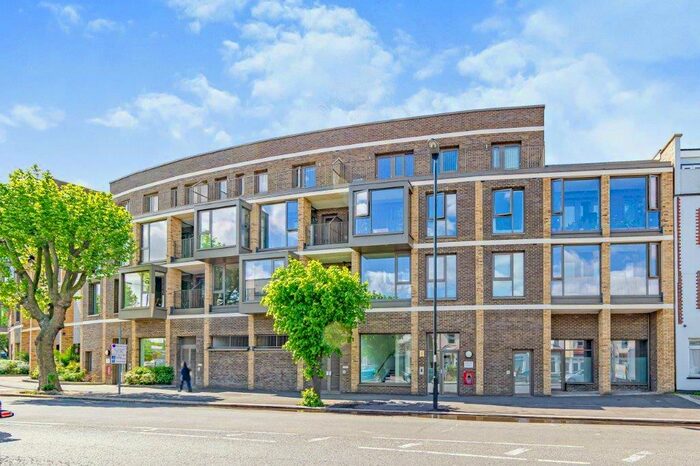 2 Bedroom Apartment To Rent In Mitcham Road, CR0