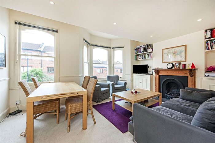 3 Bedroom Flat To Rent In Solon Road, London, SW2