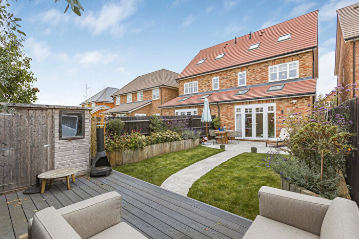 4 Bedroom Semi-Detached House For Sale In King Henry Avenue, Wallingford, OX10