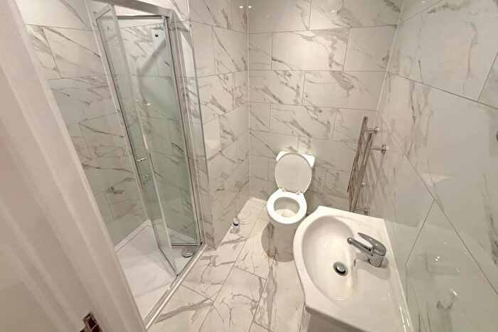 1 Bedroom Flat To Rent In Woking, Surrey, GU21