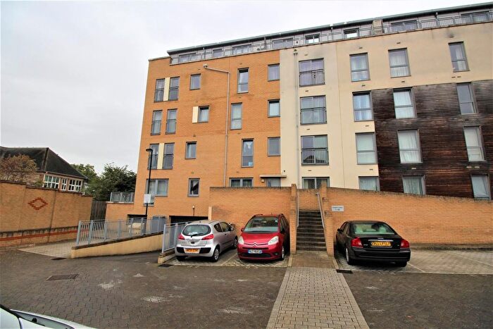 1 Bedroom Flat To Rent In Domus Court, Fortune Avenue, Edgware, HA8