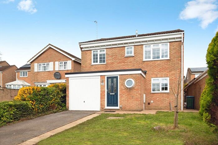 4 Bedroom Detached House For Sale In Busby Close, Buckingham, MK18