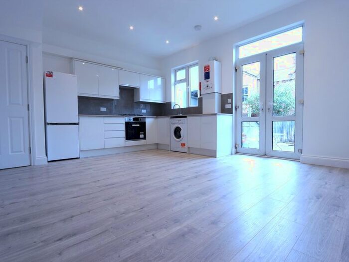 4 Bedroom Property To Rent In Hewitt Avenue, London, N22