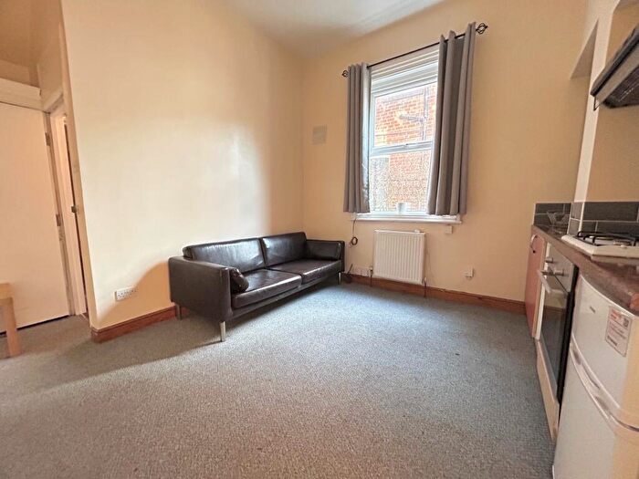 1 Bedroom Flat To Rent In Brookfield Road, Leeds, LS6