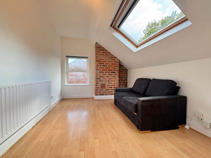 1 Bedroom Flat To Rent In Oakwood Avenue, Oakwood, Leeds, LS8