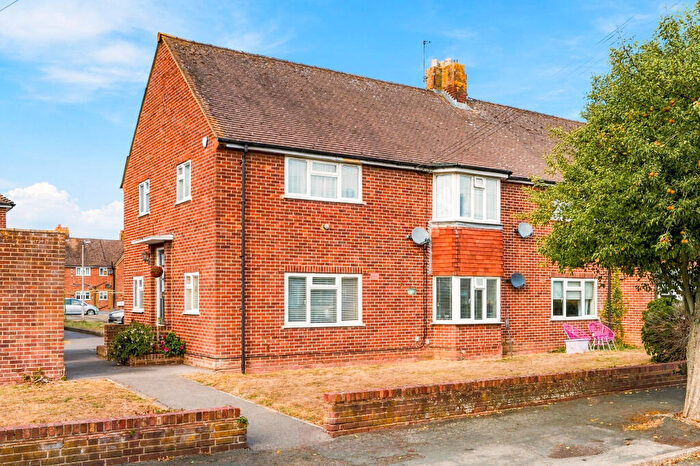 2 Bedroom Apartment For Sale In Old Windsor, SL4