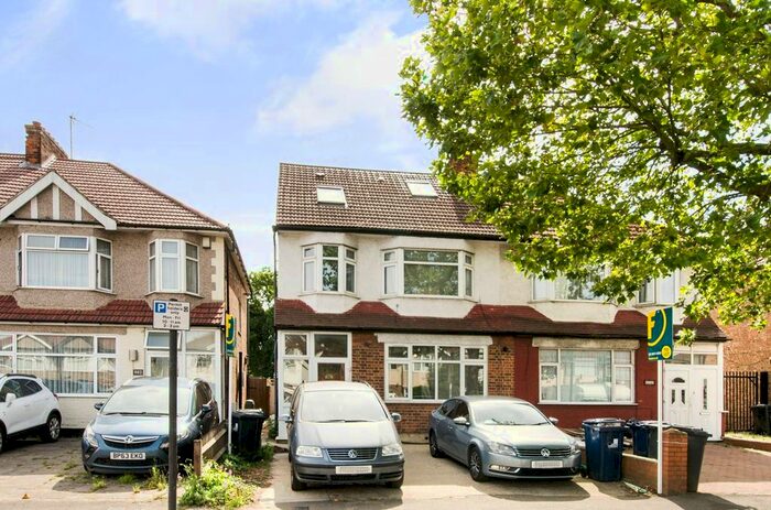 Studio To Rent In Greenford Road, Greenford, UB6