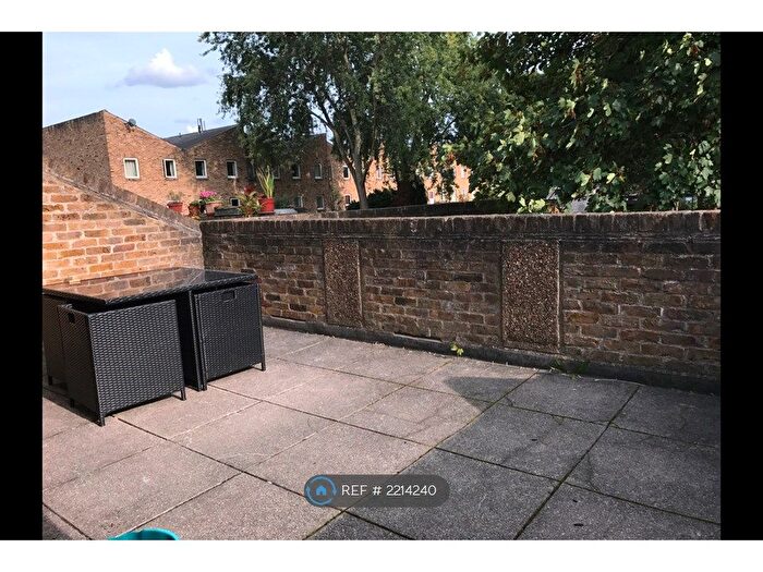 4 Bedroom Flat To Rent In Belmont Close, Clapham Common, SW4