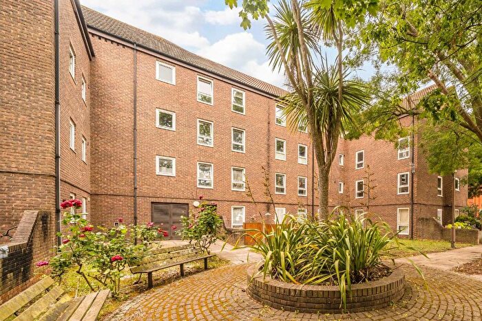 1 Bedroom Flat For Sale In Grove Road, Ealing, W5