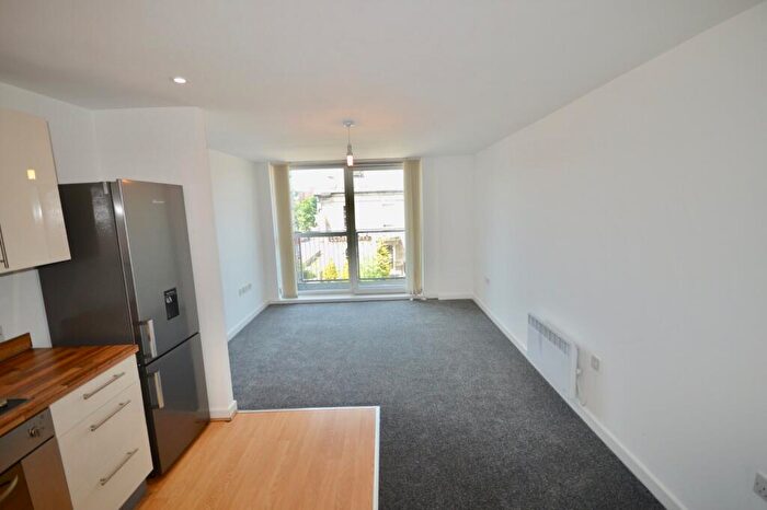2 Bedroom Flat To Rent In Penistone Road, Sheffield, South Yorkshire, S6