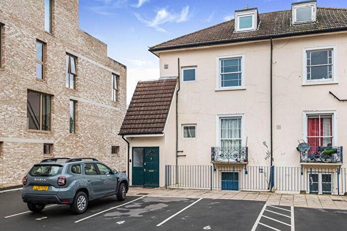 3 Bedroom Flat For Sale In Uxbridge Road, Hanwell, W7