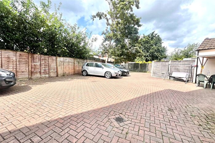 2 Bedroom Flat For Sale In High Street, Aldershot, Hampshire, GU12