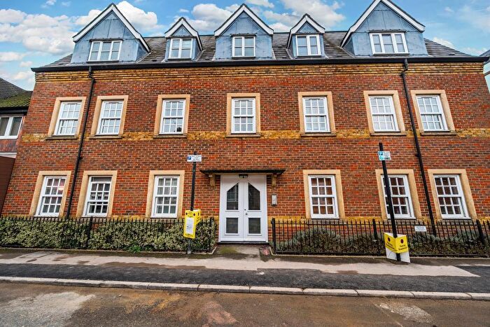 2 Bedroom Flat To Rent In Castle Mews, Oxford, OX1