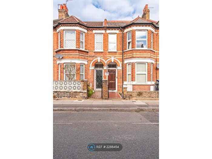 2 Bedroom Flat To Rent In Wimbeldon, London, SW19