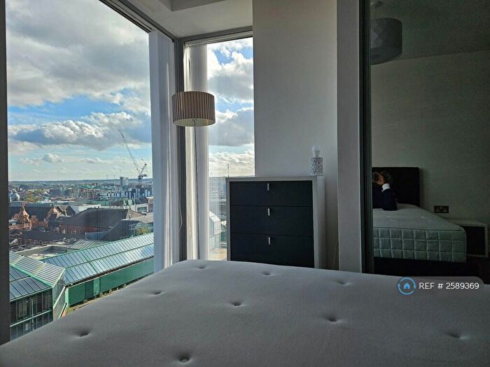 2 Bedroom Flat To Rent In Basilica, Leeds, LS1