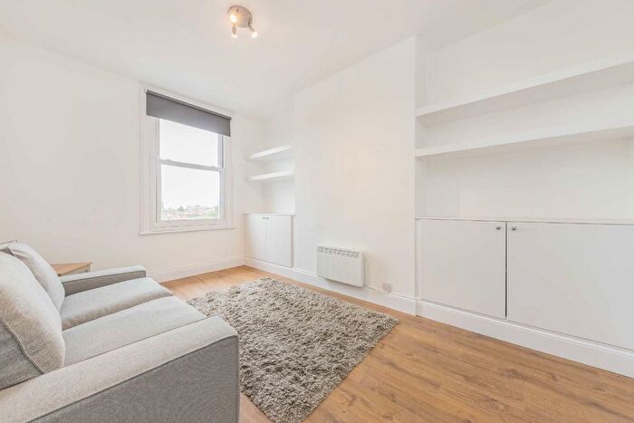 1 Bedroom Flat To Rent In London Road, Tooting, SW17