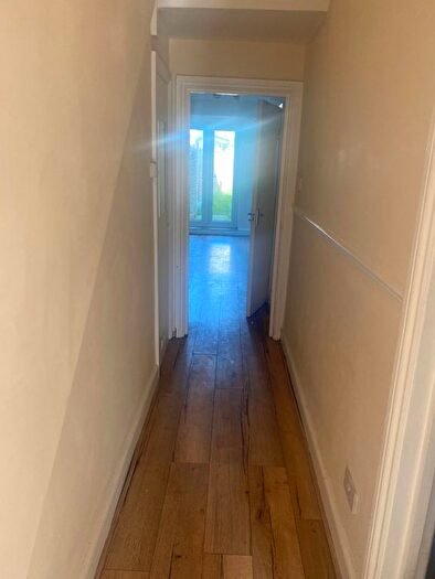 2 Bedroom Flat To Rent In Nutfield Road, London, E15