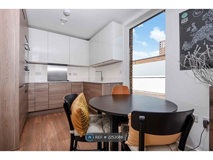 2 Bedroom Flat To Rent In Royal Victoria Gardens, London, SE16