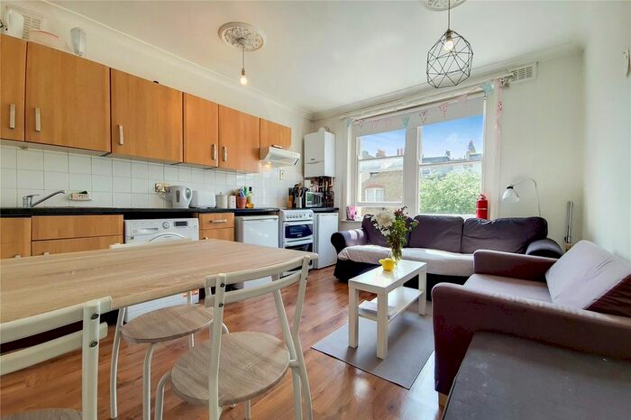 3 Bedroom Flat To Rent In Cavendish Road, Clapham, SW12