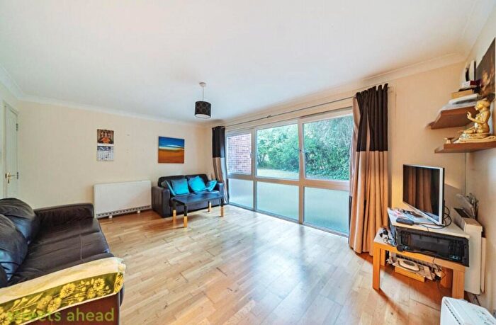 4 Bedroom Apartment To Rent In Ashburton Road, Croydon, CR0