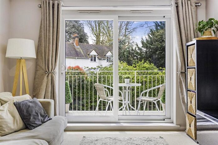 2 Bedroom Apartment To Rent In Dunnymans Road, Banstead, SM7
