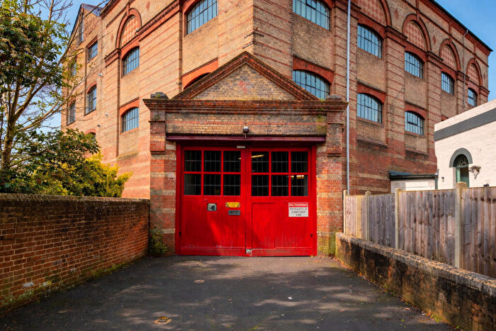 2 Bedroom Apartment For Sale In Seamoor Road, Bournemouth, BH4