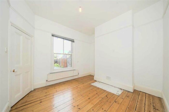 2 Bedroom Flat For Sale In Charlton Road, Blackheath, SE3