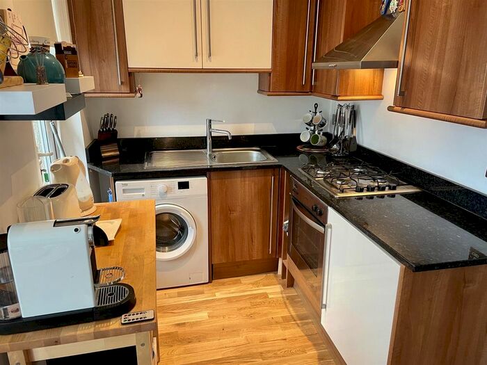2 Bedroom Flat To Rent In Stile Hall Gardens, London, W4