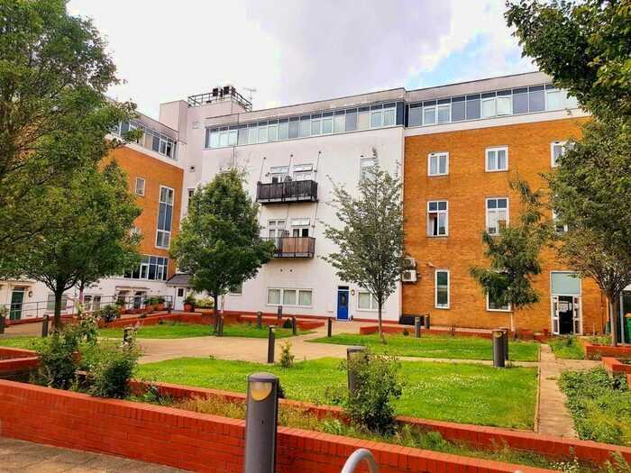 2 Bedroom Flat To Rent In Onyx Mews, Stratford, E15
