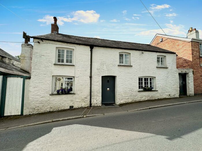 2 Bedroom Cottage For Sale In Duke Street, Launceston, PL15