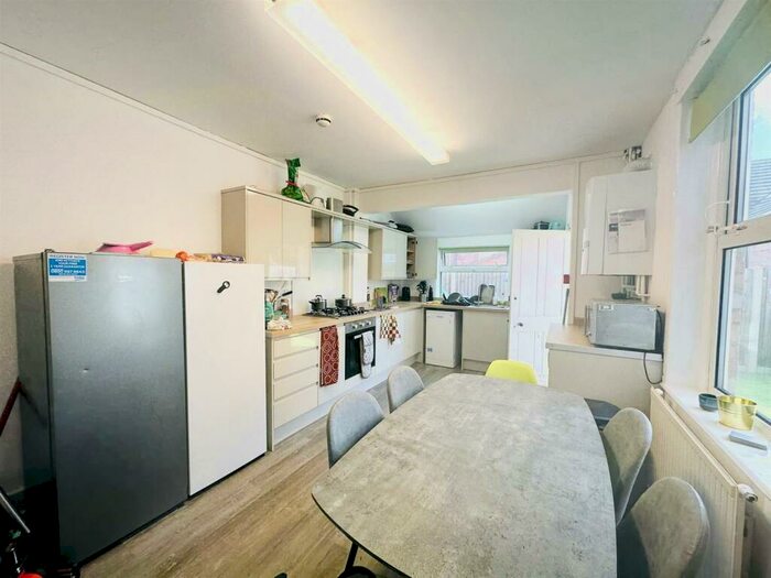 6 Bedroom House To Rent In Teversal Avenue, Nottingham, NG7