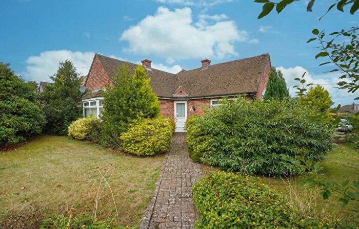 3 Bedroom Bungalow For Sale In Folly View Road, Faringdon, Oxfordshire, SN7
