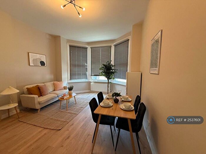 3 Bedroom Flat To Rent In Dollis Hill Lane, London, NW2