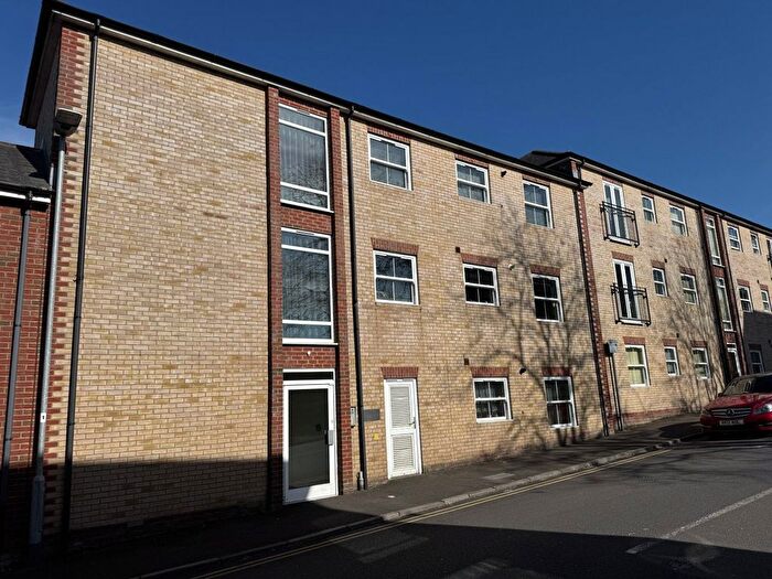 2 Bedroom Flat To Rent In Victoria Street, Taunton, Somerset, TA1