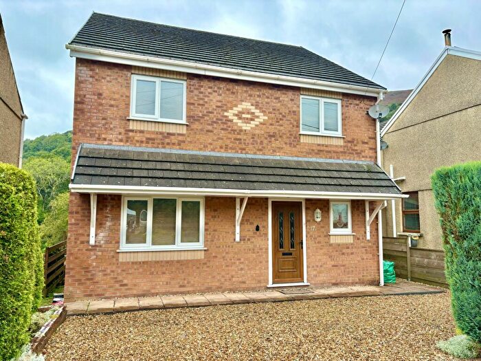 3 Bedroom Detached House For Sale In Gnoll Road, Godrergraig, Swansea., SA9