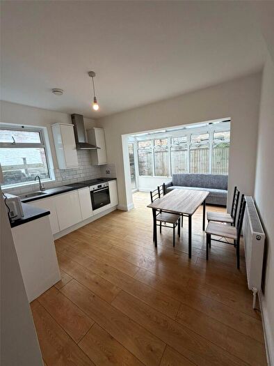 3 Bedroom Apartment To Rent In Buckley Road, London, NW6