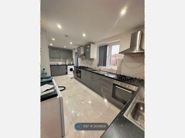4 Bedroom Semi-Detached House To Rent In Hounslow, Hounslow, TW3