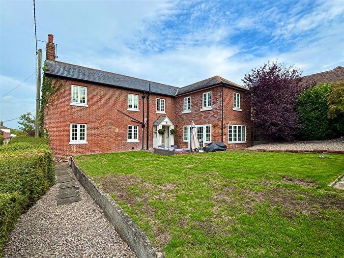 4 Bedroom Detached House For Sale In Dunkirk Hill, Devizes, SN10