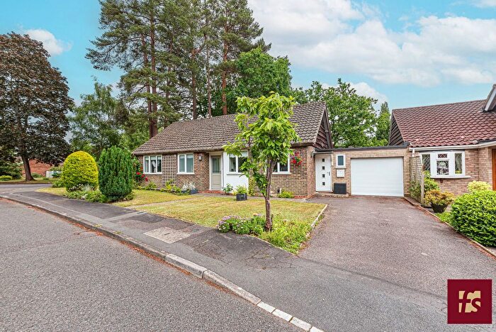 3 Bedroom Bungalow For Sale In The Rise, Crowthorne, RG45