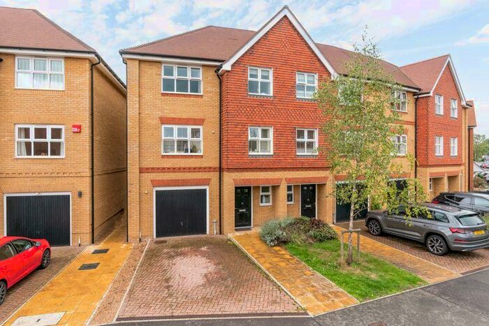 3 Bedroom End Of Terrace House To Rent In Alderson Grove, Walton-On-Thames, KT12