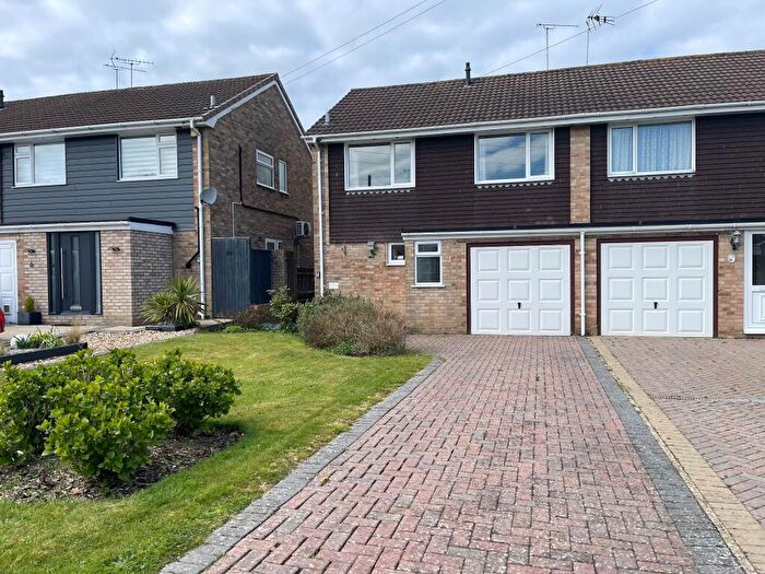 3 Bedroom Semi-Detached House For Sale In Whittington Close, Hythe, SO45