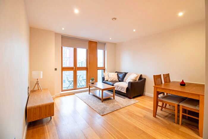 1 Bedroom Flat To Rent In Watermans Place, Leeds, LS1