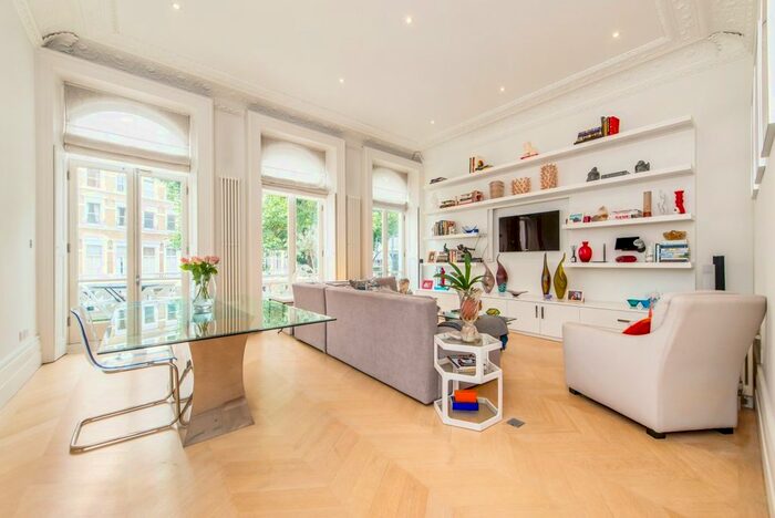 2 Bedroom Flat To Rent In Emperors Gate, London, SW7