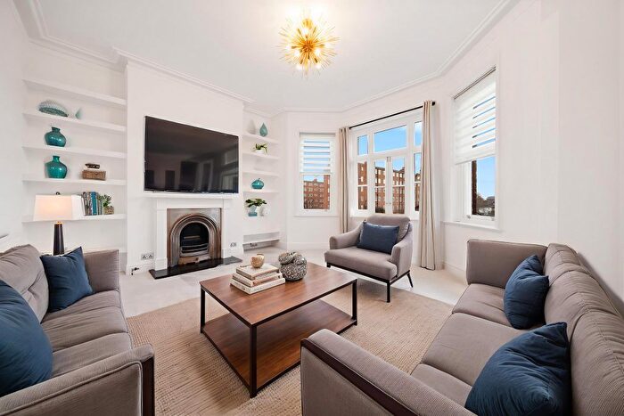 3 Bedroom Flat To Rent In Goldhawk Road, Chiswick, W6