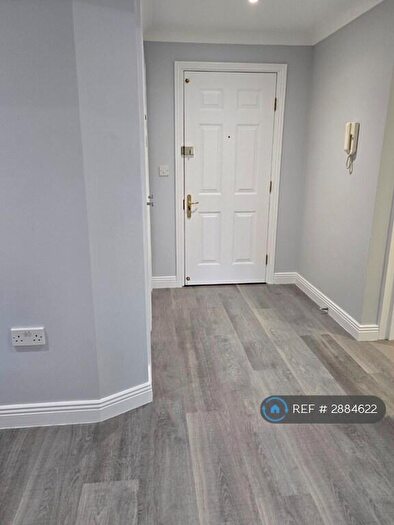 2 Bedroom Flat To Rent In Carmelite Drive, Reading, RG30