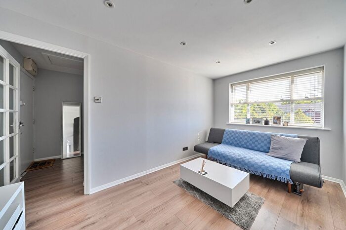 Studio For Sale In Macmillan Way, Tooting Bec, London, SW17