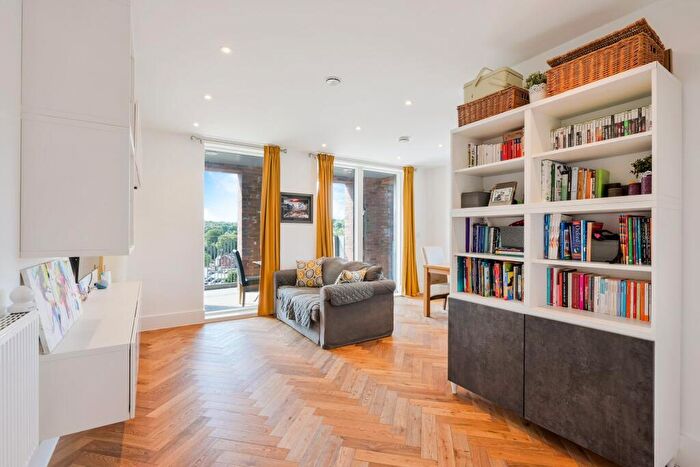 2 Bedroom Flat For Sale In Montpelier Road, Purley, CR8