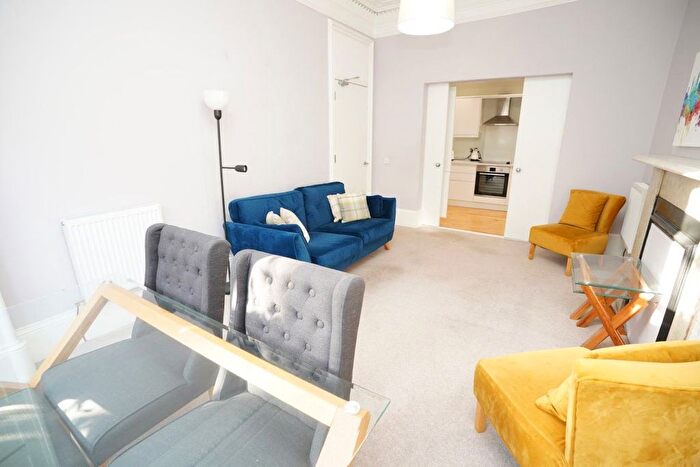 3 Bedroom Flat To Rent In Montgomery Street, Hillside, Edinburgh, EH7