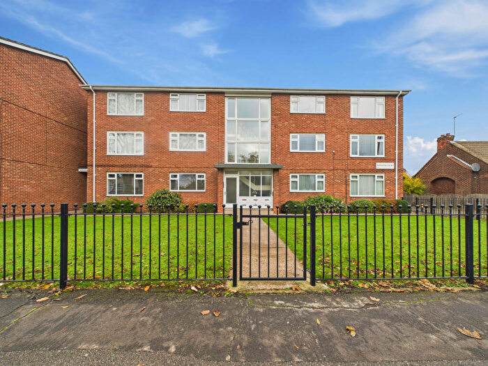 2 Bedroom Flat For Sale In Minster Court, Holderness Road, Hull, HU8