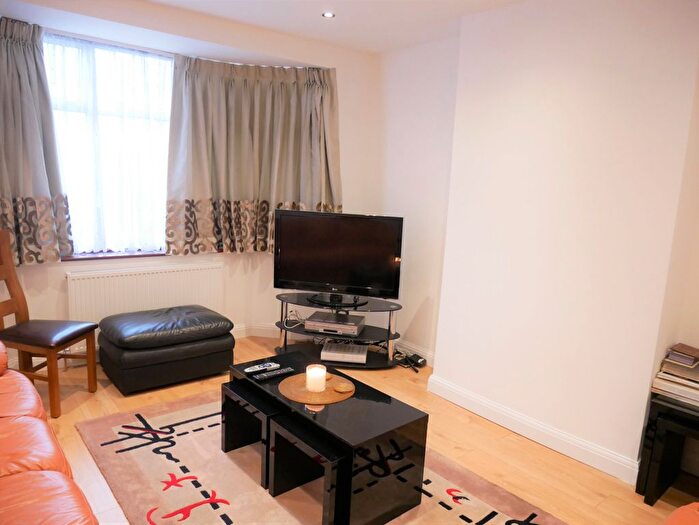 4 Bedroom Semi-Detached House To Rent In Hibernia Road, Hounslow, TW3